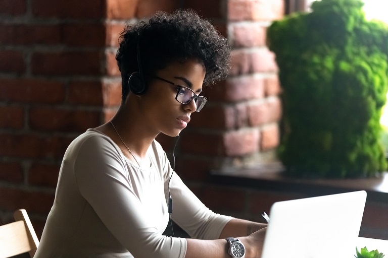 woman_with_laptop_768w.jpg woman_with_laptop_768w.jpg